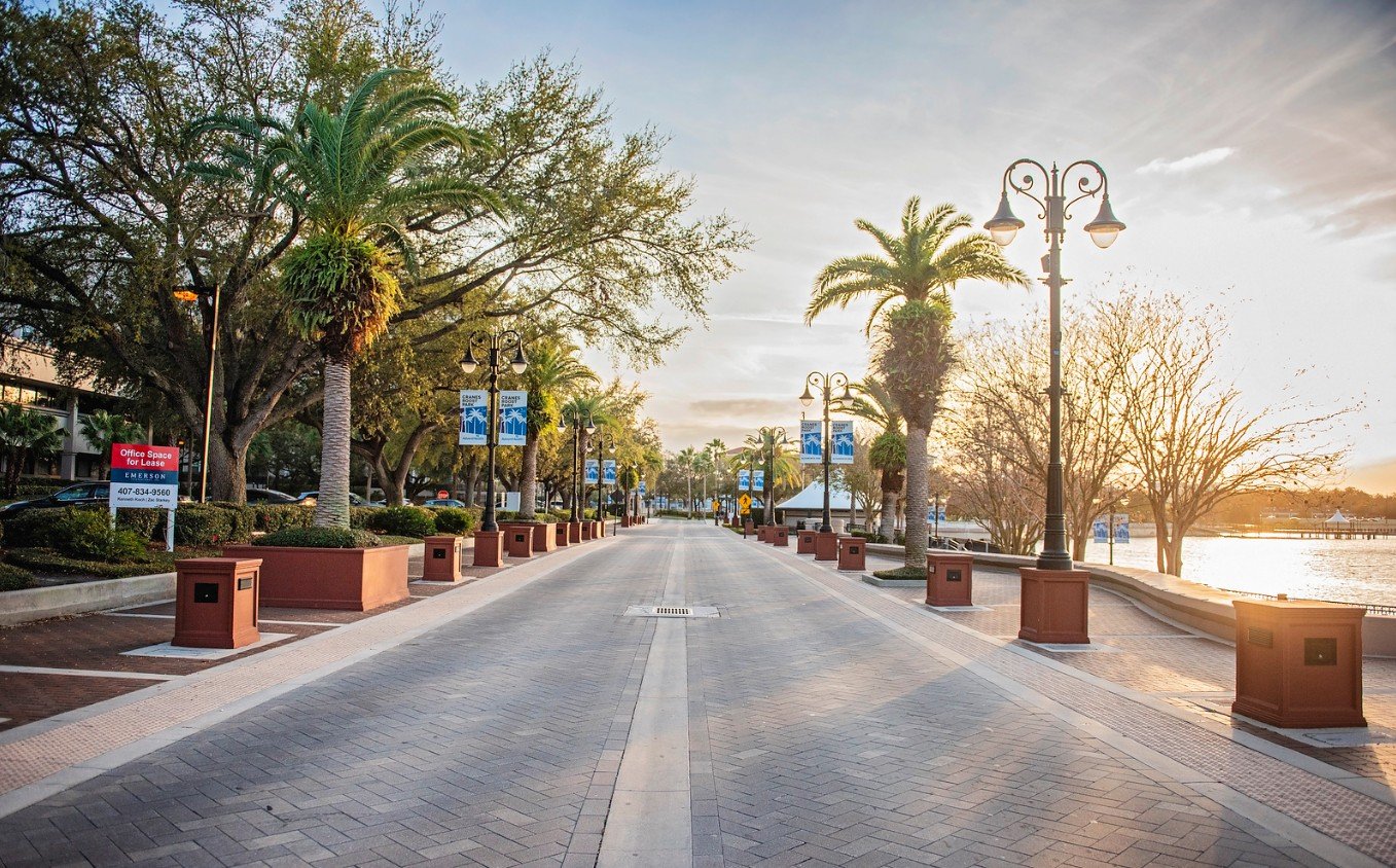 Lakefront walkway in Altamonte Springs