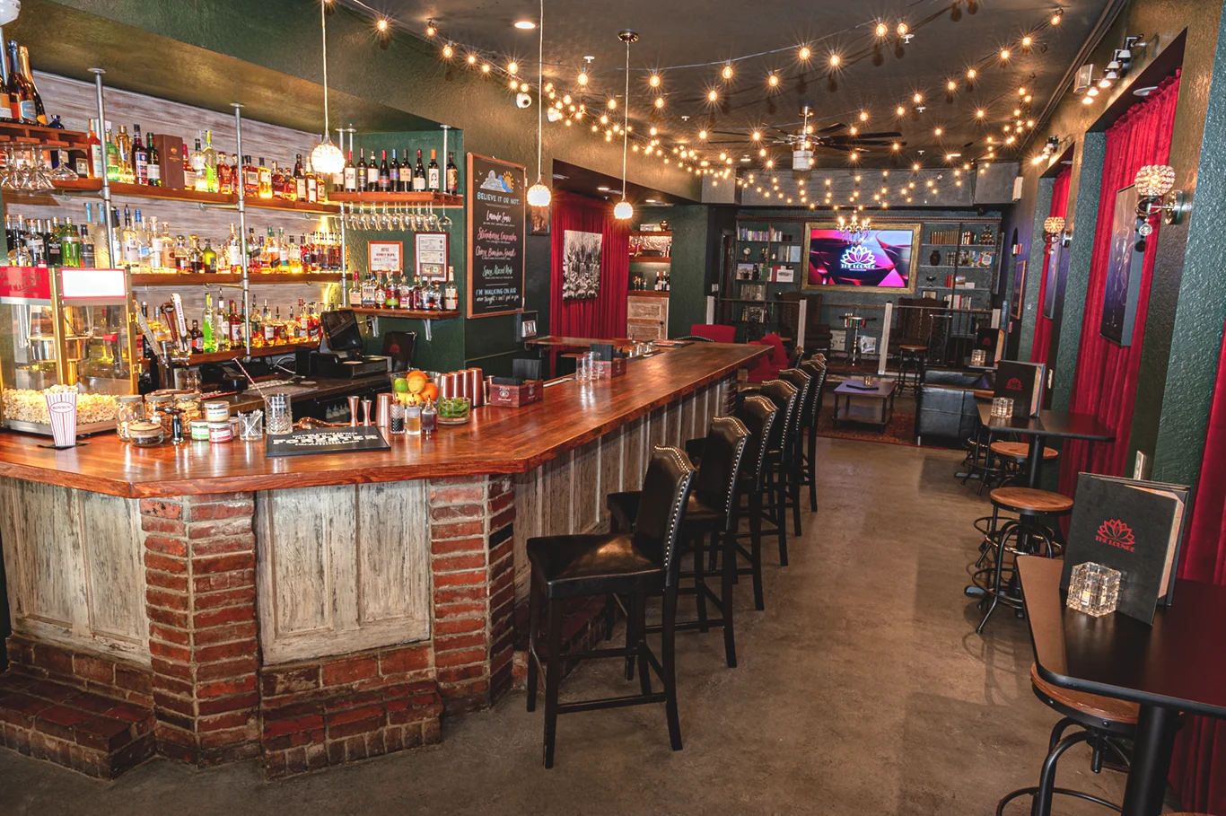 The bar at Artisan Downtown in DeLand
